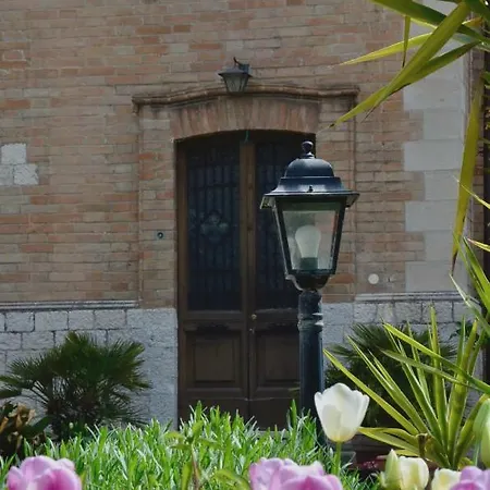 Camera/appartamento In Villino Ciri 招待所